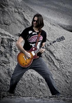 Mart&oacute;n Szab&oacute; (Gitarre)